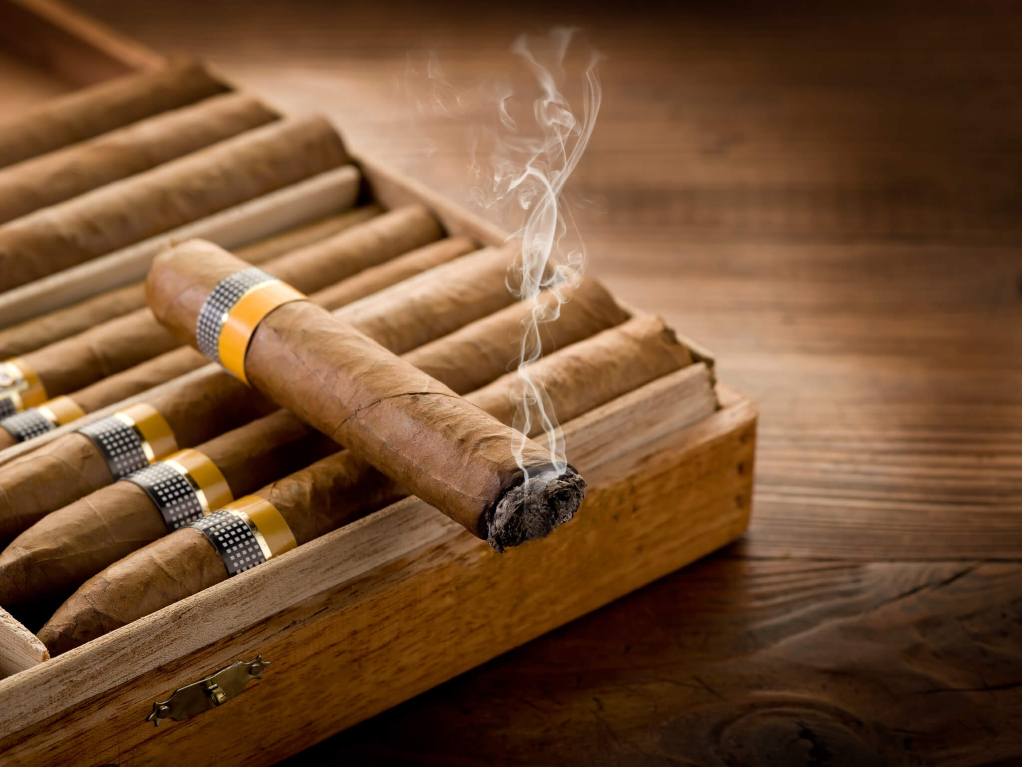 How To Smoke A Cigar | Cigar Club
